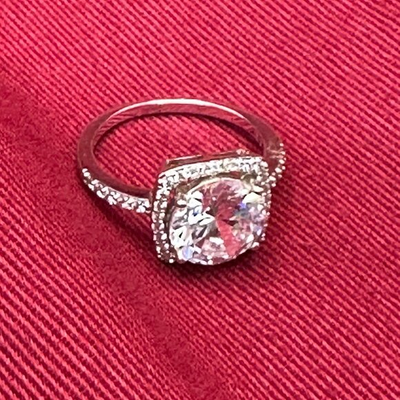 Sparkling Faceted Clear Crystal Square Halo Silver-Tone Ring Size 8. - Picture 2 of 16